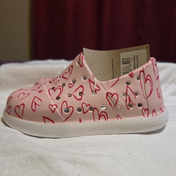 Toms Pink Heart Sneakers with Stretchy Collar - Picture 1 of 4